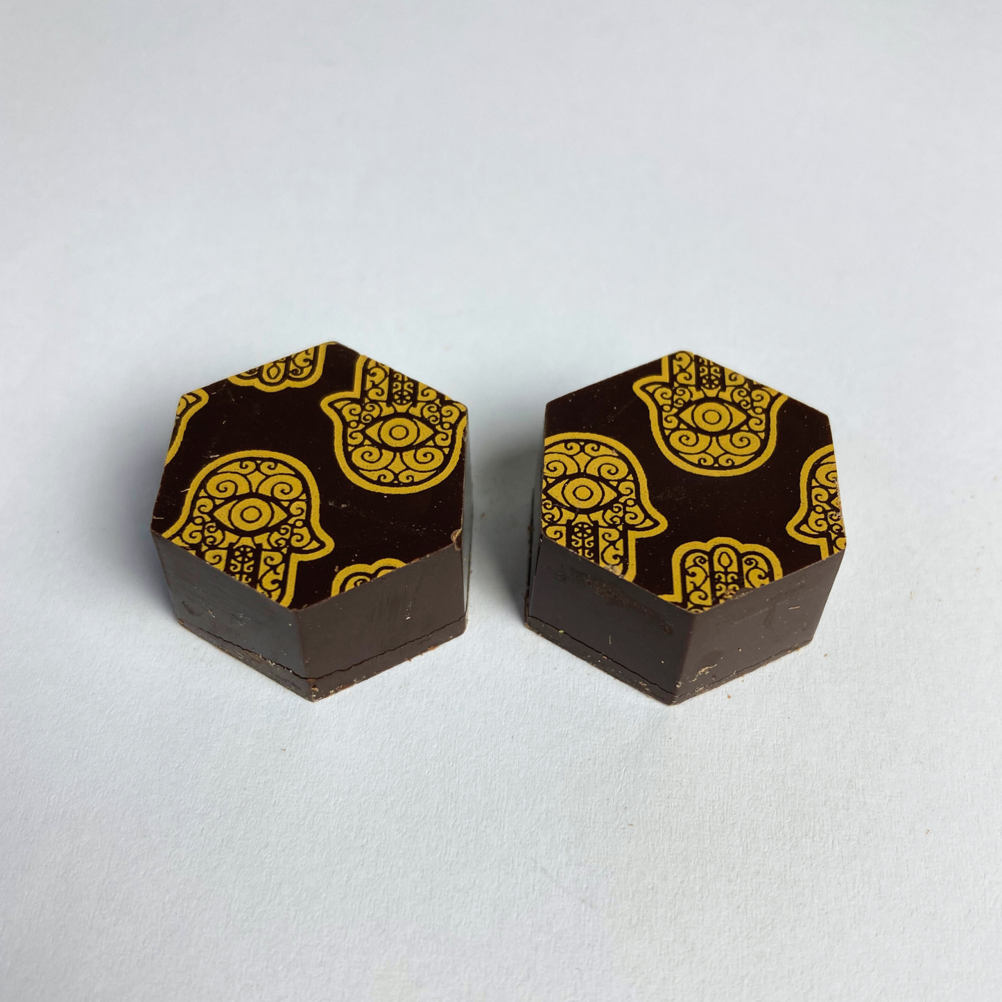 Mørk chokolade med safran og kardemomme - 2 stk.